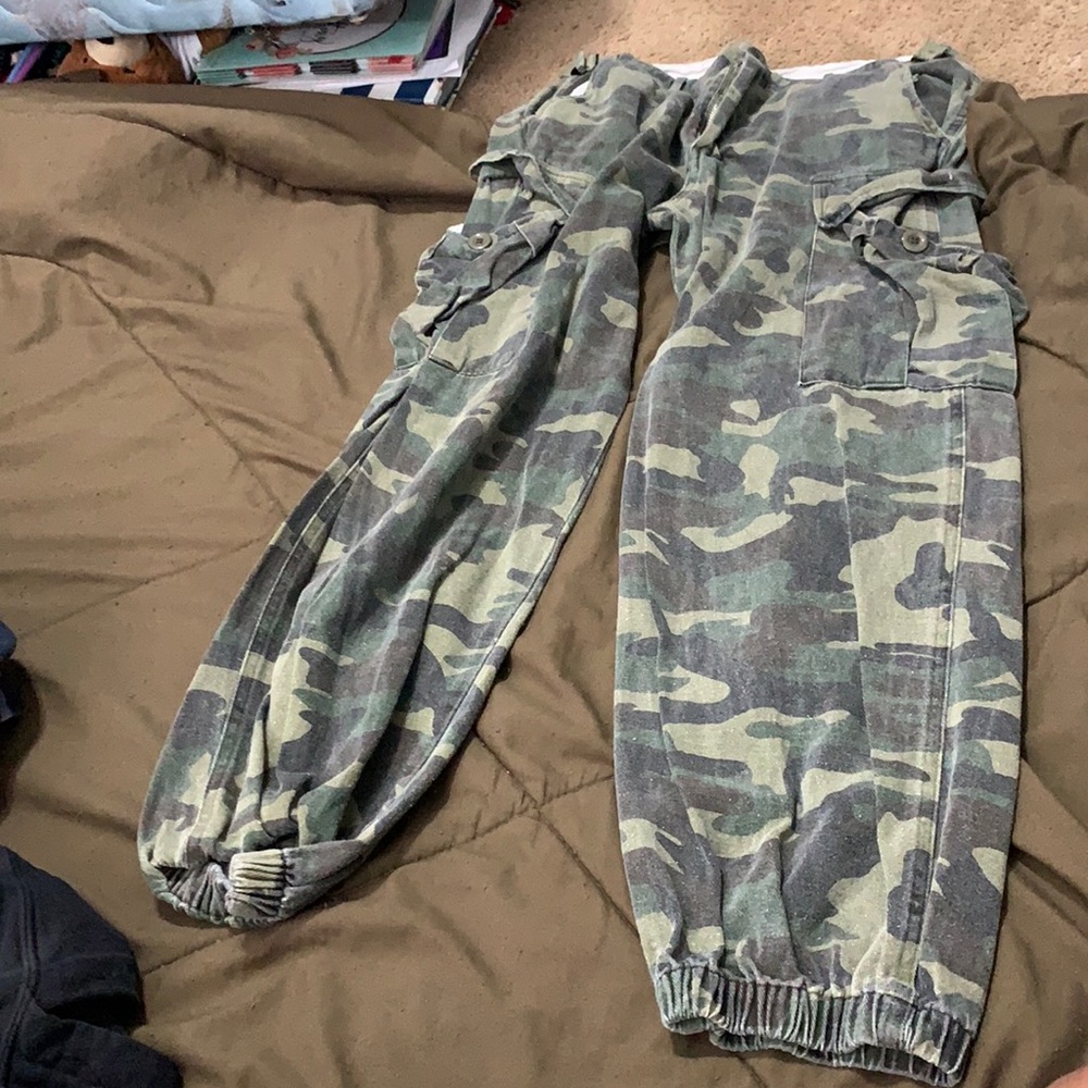 Camo full size jeans slightly baggy